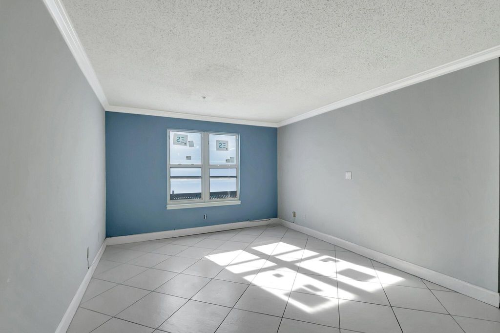 2301 N CONGRESS Avenue 23, Boynton Beach, FL 33426