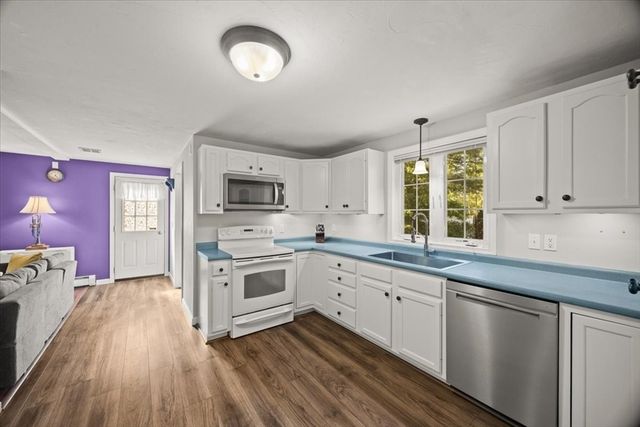 27 N Grove St, Middleboro, MA 02346