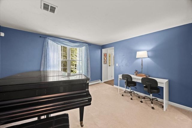 27 N Grove St, Middleboro, MA 02346