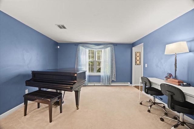 27 N Grove St, Middleboro, MA 02346