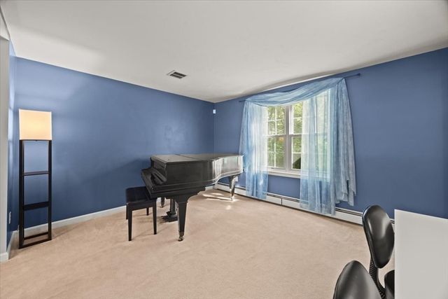 27 N Grove St, Middleboro, MA 02346