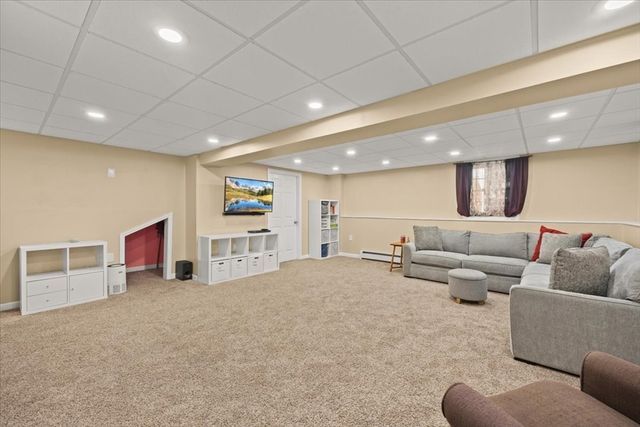 27 N Grove St, Middleboro, MA 02346