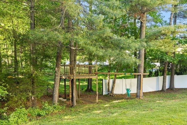 27 N Grove St, Middleboro, MA 02346
