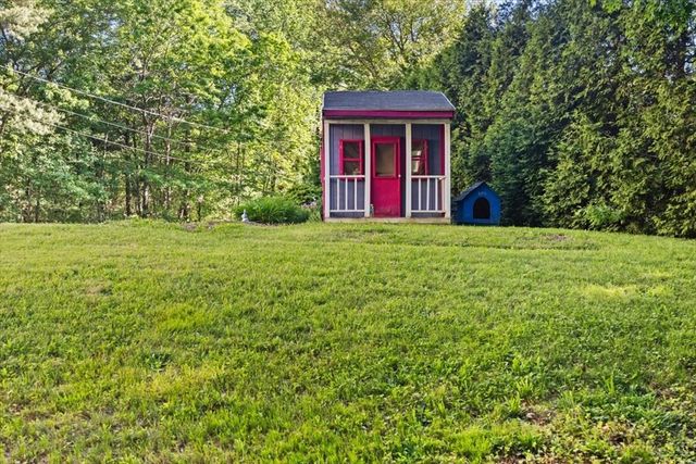 27 N Grove St, Middleboro, MA 02346
