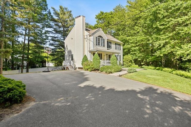 27 N Grove St, Middleboro, MA 02346