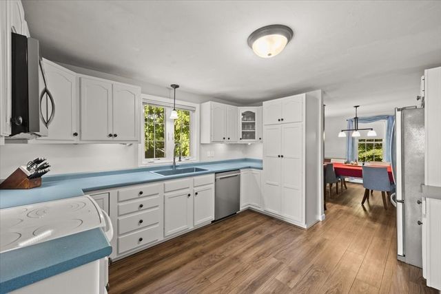27 N Grove St, Middleboro, MA 02346