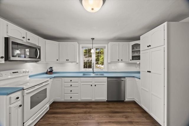 27 N Grove St, Middleboro, MA 02346