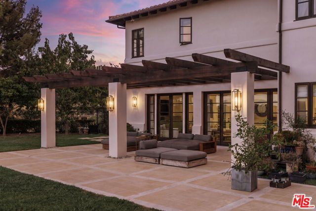2481 Summitridge Drive, Beverly Hills, CA 90210
