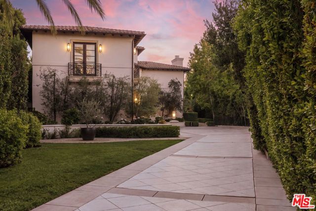 2481 Summitridge Drive, Beverly Hills, CA 90210