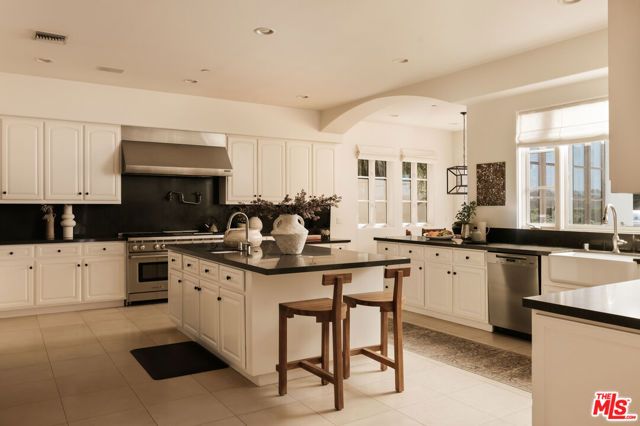 2481 Summitridge Drive, Beverly Hills, CA 90210