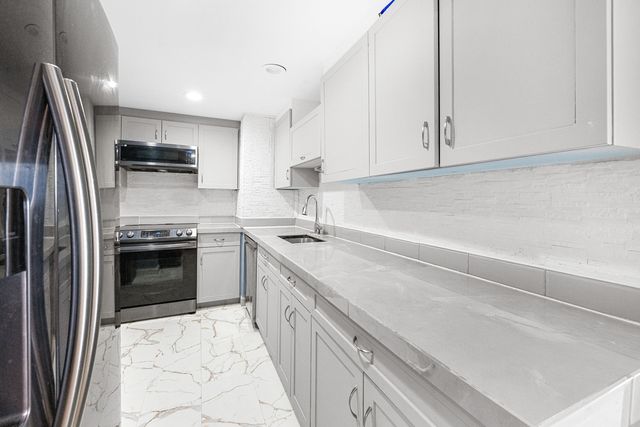 5600 N Flagler Drive 407, West Palm Beach, FL 33407