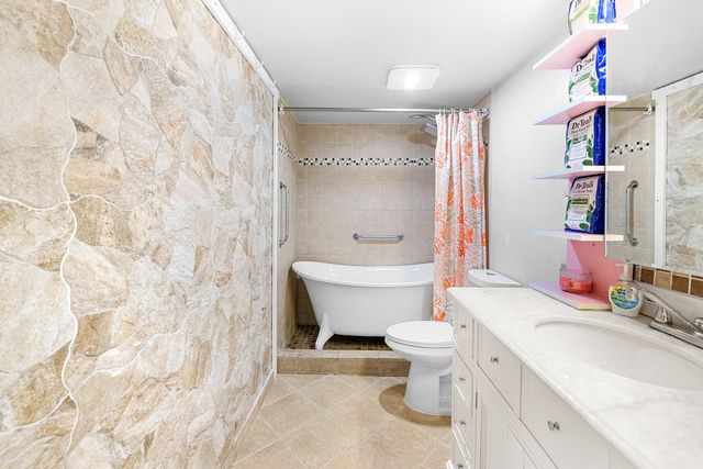 5600 N Flagler Drive 407, West Palm Beach, FL 33407