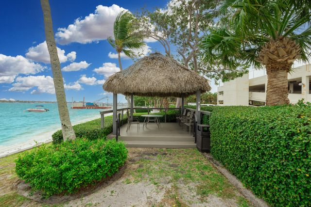 5600 N Flagler Drive 407, West Palm Beach, FL 33407