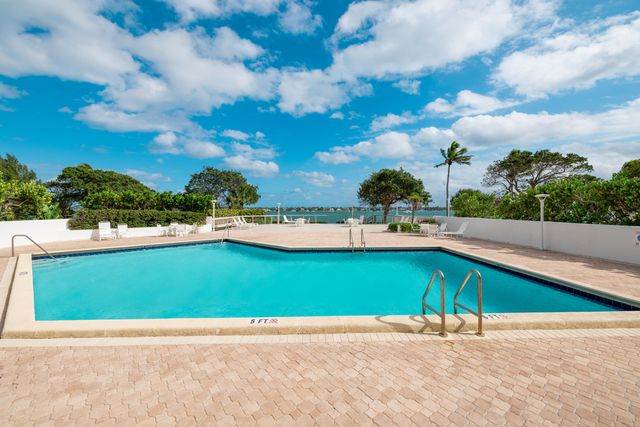 5600 N Flagler Drive 407, West Palm Beach, FL 33407