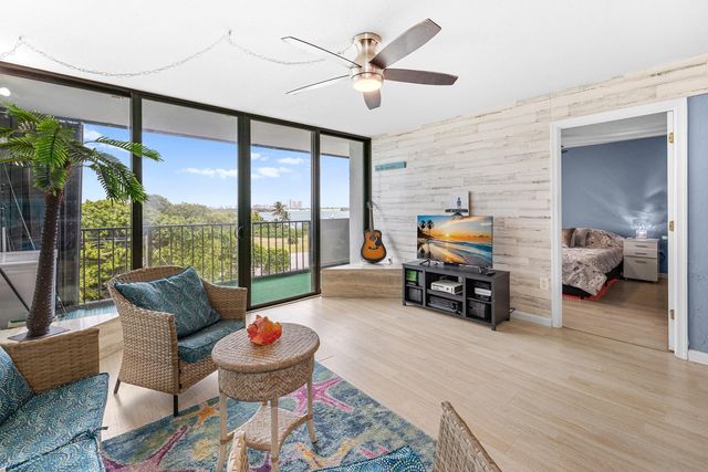 5600 N Flagler Drive 407, West Palm Beach, FL 33407