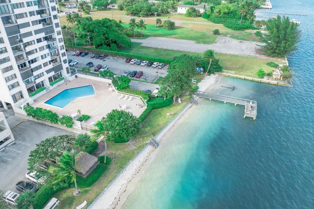 5600 N Flagler Drive 407, West Palm Beach, FL 33407