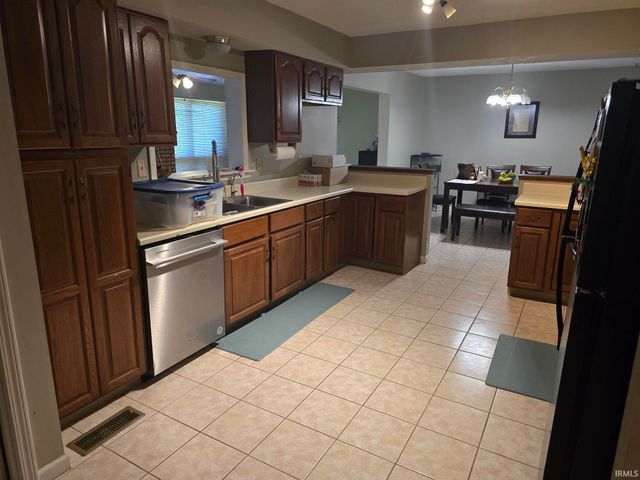 318 Gayle Drive, Sweetser, IN 46987