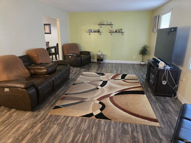 318 Gayle Drive, Sweetser, IN 46987