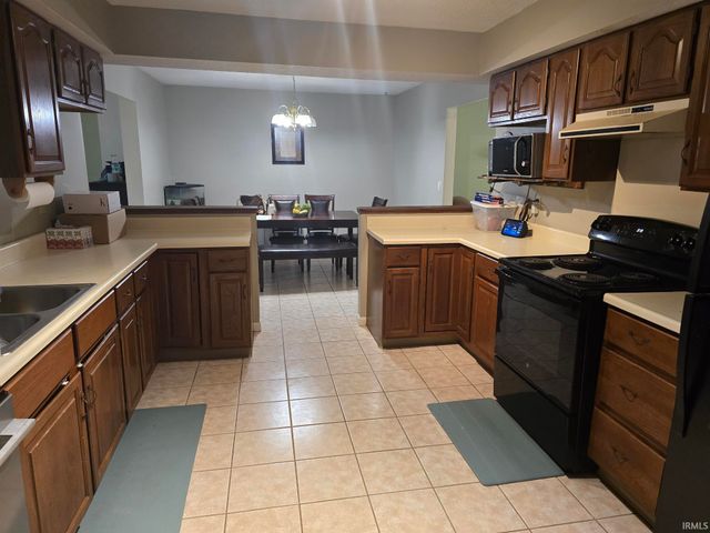 318 Gayle Drive, Sweetser, IN 46987