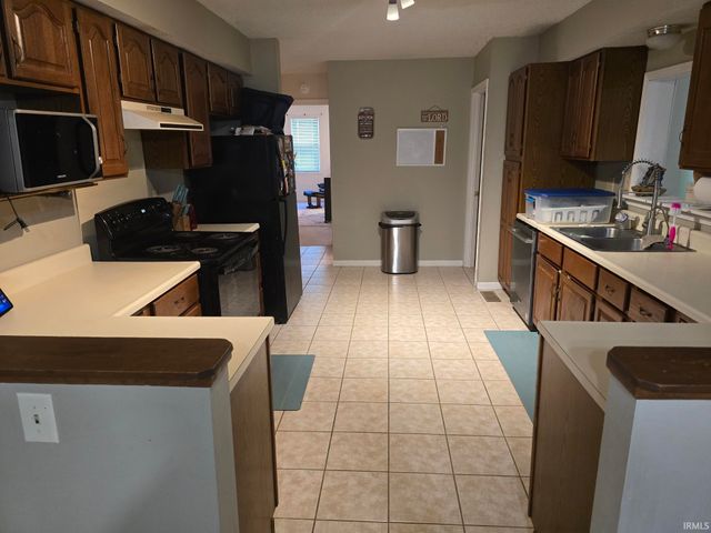 318 Gayle Drive, Sweetser, IN 46987