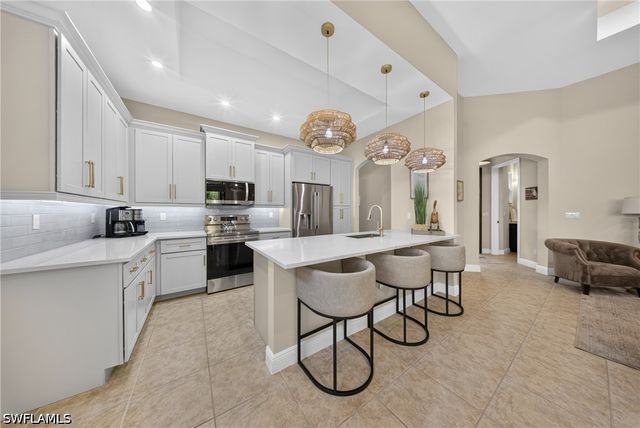 7890 Allende LN, Naples, FL 34113