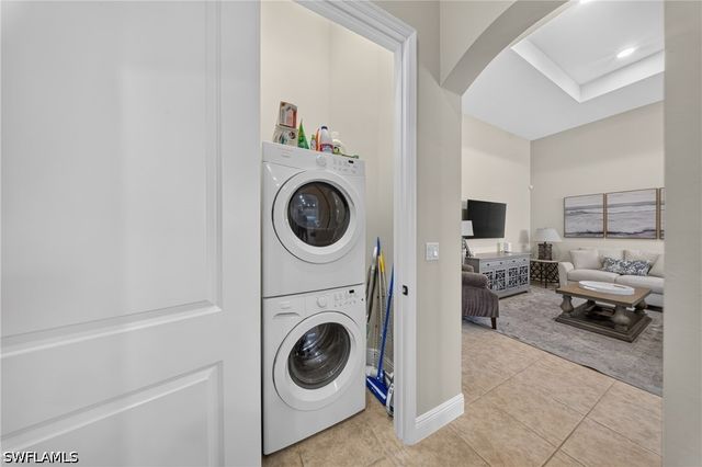 7890 Allende LN, Naples, FL 34113
