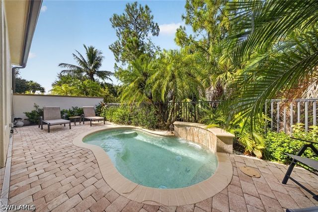 7890 Allende LN, Naples, FL 34113