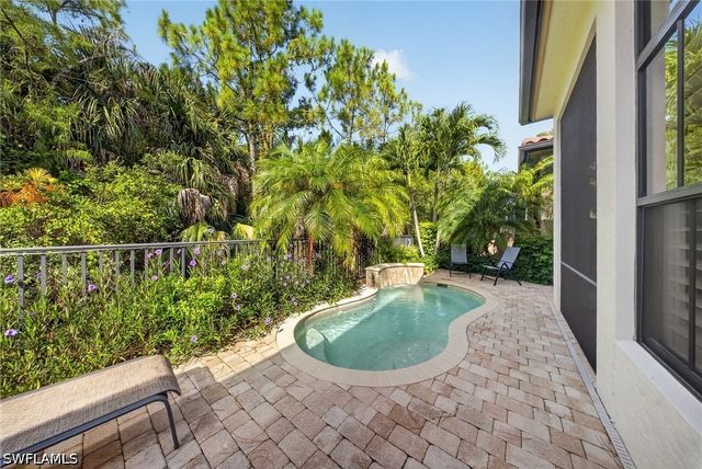 7890 Allende LN, Naples, FL 34113
