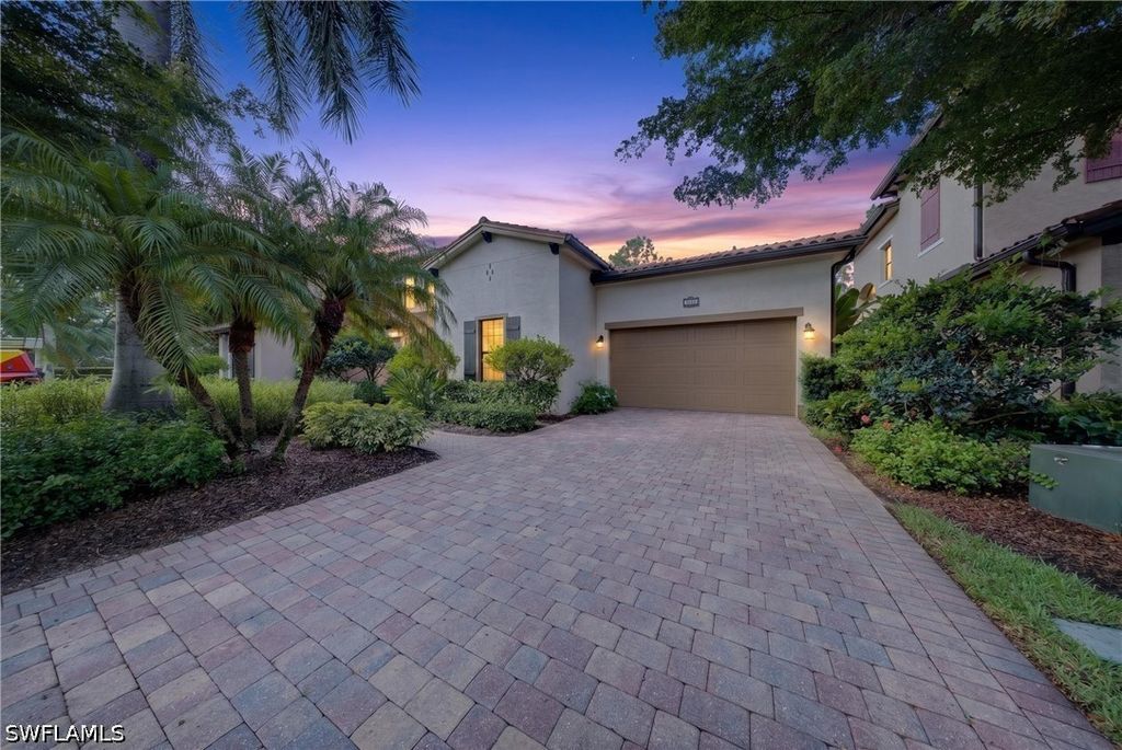 7890 Allende LN, Naples, FL 34113