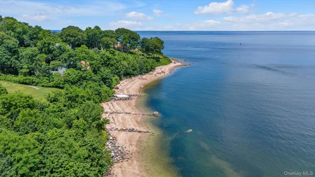 17 Forest Drive, Sands Point, NY 11050
