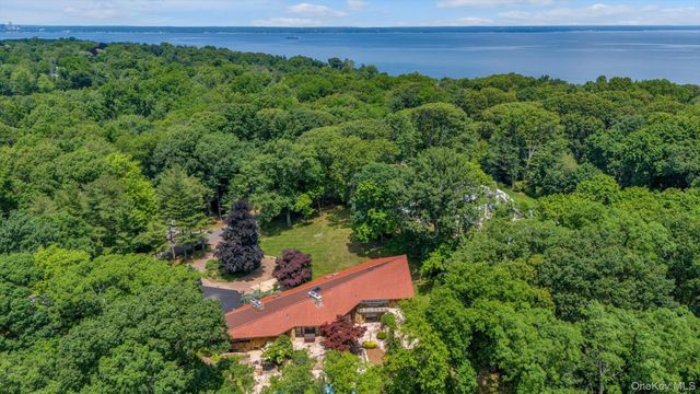 17 Forest Drive, Sands Point, NY 11050