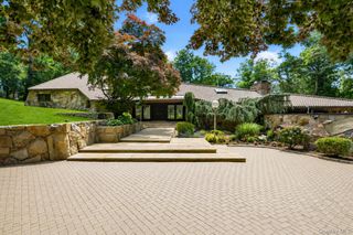 17 Forest Drive, Sands Point, NY 11050