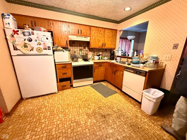 6909 Grampian Way, Indianapolis, IN 46254