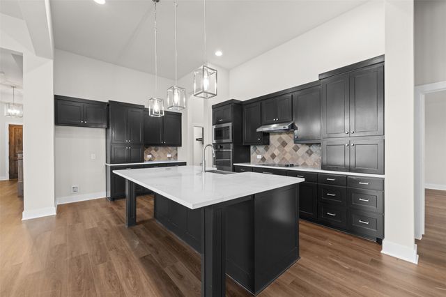 552 Holiday Avenue, Waxahachie, TX 75165