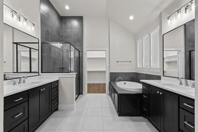 552 Holiday Avenue, Waxahachie, TX 75165