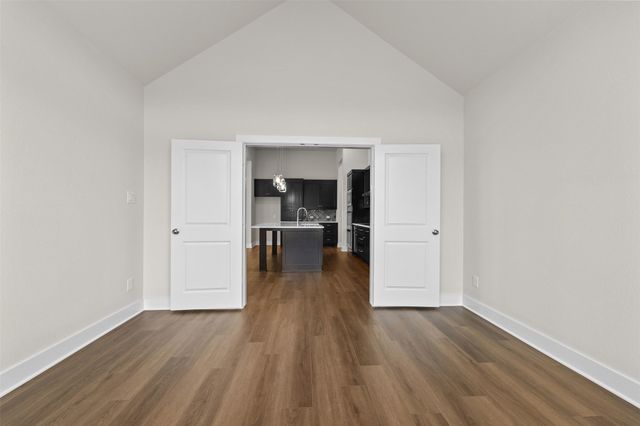 552 Holiday Avenue, Waxahachie, TX 75165