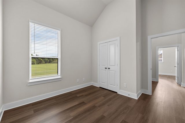 552 Holiday Avenue, Waxahachie, TX 75165
