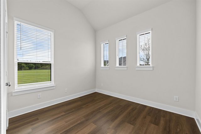 552 Holiday Avenue, Waxahachie, TX 75165