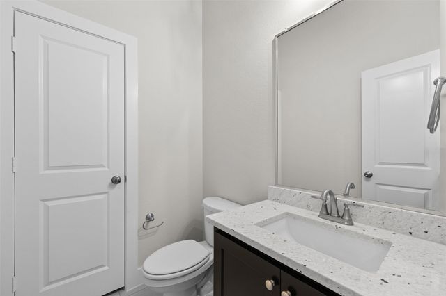552 Holiday Avenue, Waxahachie, TX 75165