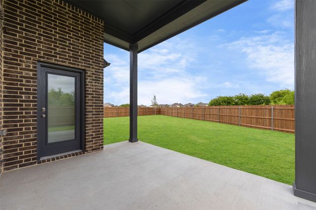 552 Holiday Avenue, Waxahachie, TX 75165