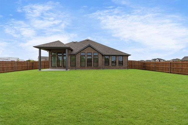 552 Holiday Avenue, Waxahachie, TX 75165