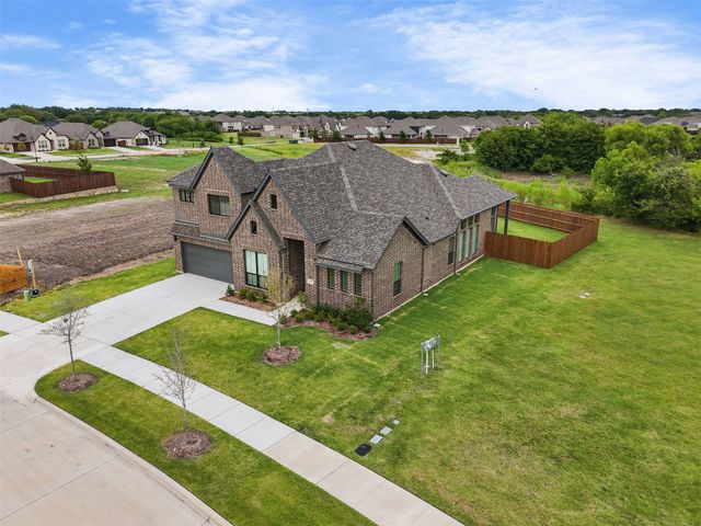 552 Holiday Avenue, Waxahachie, TX 75165