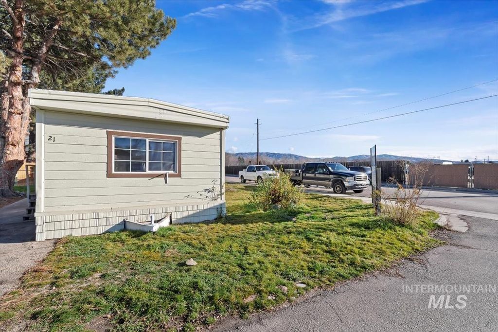 412 E 48th St Trlr 21, Garden City, ID 83714 photo 4