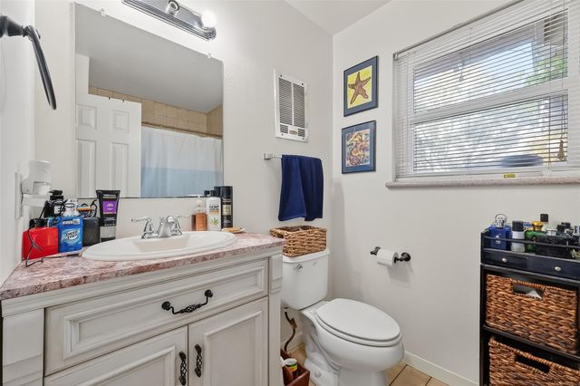 5611 W Airport Boulevard, Houston, TX 77035