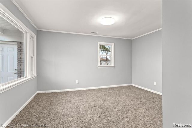 16231 Luxemburg, Fraser, MI 48026