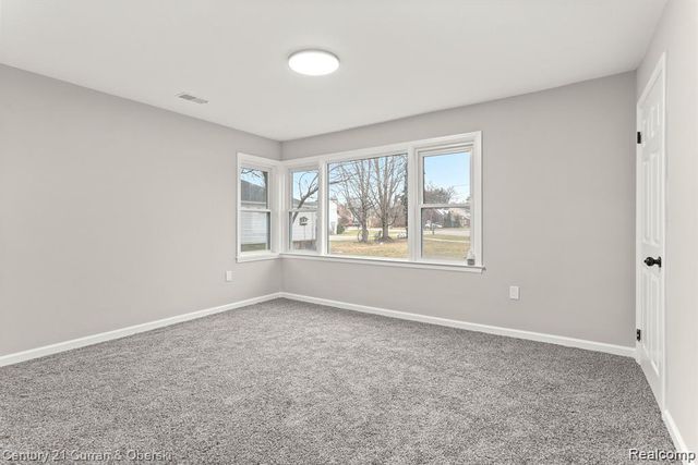 16231 Luxemburg, Fraser, MI 48026