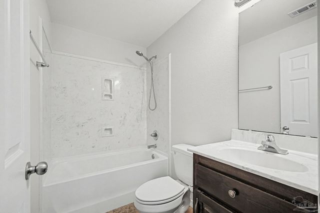 5179 Lake End Dr, Milton, FL 32583