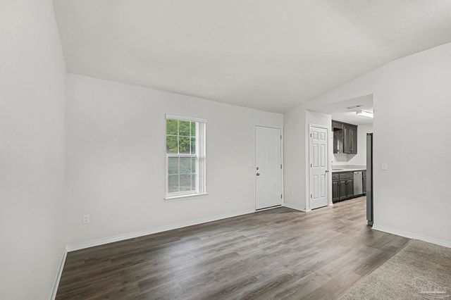 5179 Lake End Dr, Milton, FL 32583