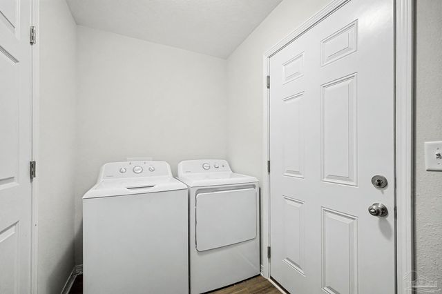 5179 Lake End Dr, Milton, FL 32583