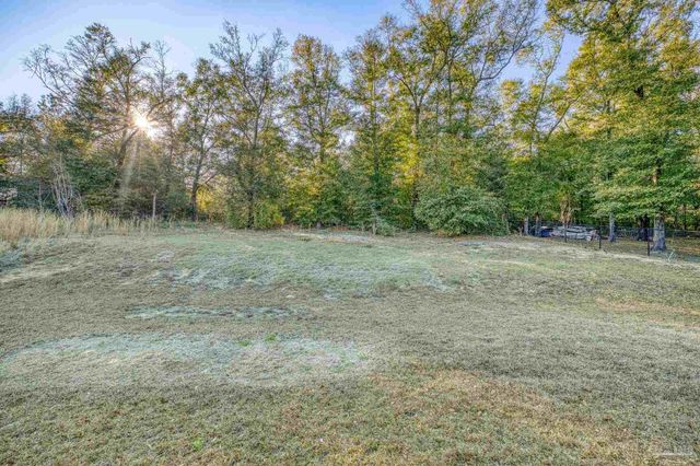 5179 Lake End Dr, Milton, FL 32583